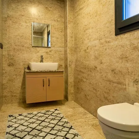 Detached W/ Private Pool *